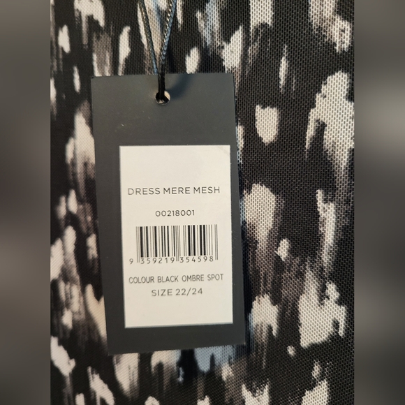 City Chic Black and White Asymmetrical Dress - Picture 15 of 16